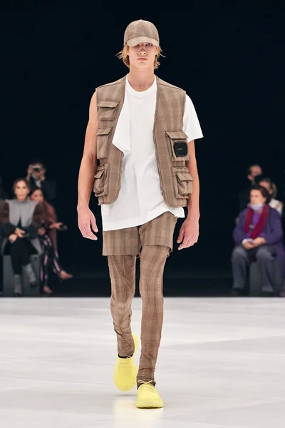Look 28